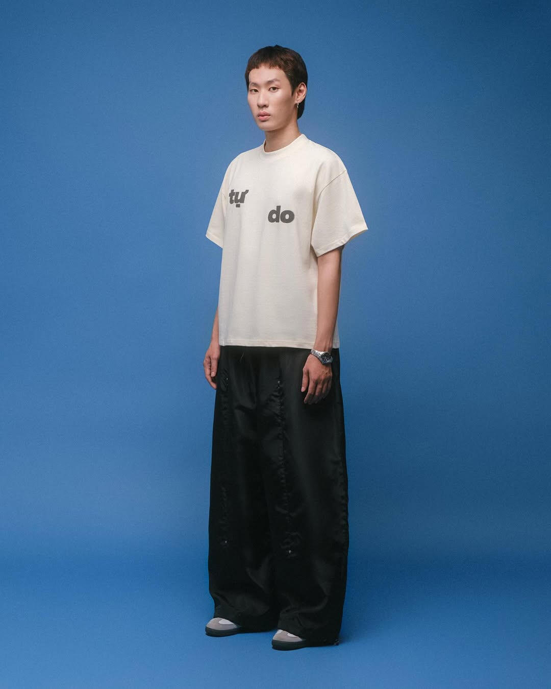 Relaxed Standing Pose, Side Angle - Shot by Dang Hoang An (@hoangan.raw)