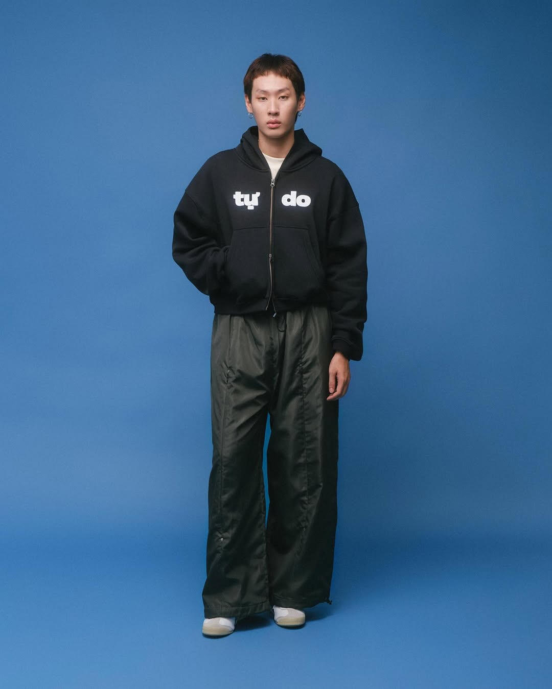 Centered Front View, Facing Camera - Shot by Dang Hoang An (@hoangan.raw)